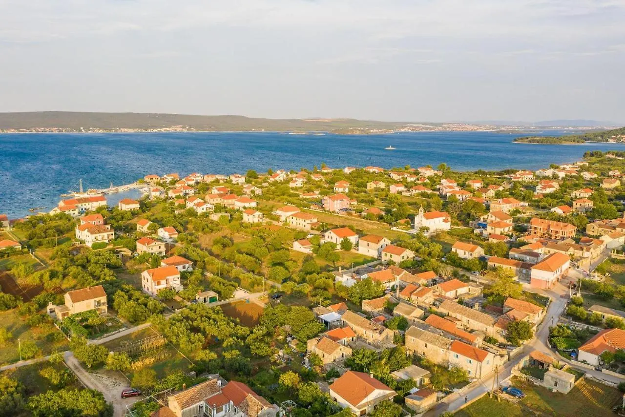 Holiday Home Lipa Nasa Nevidane 0*,