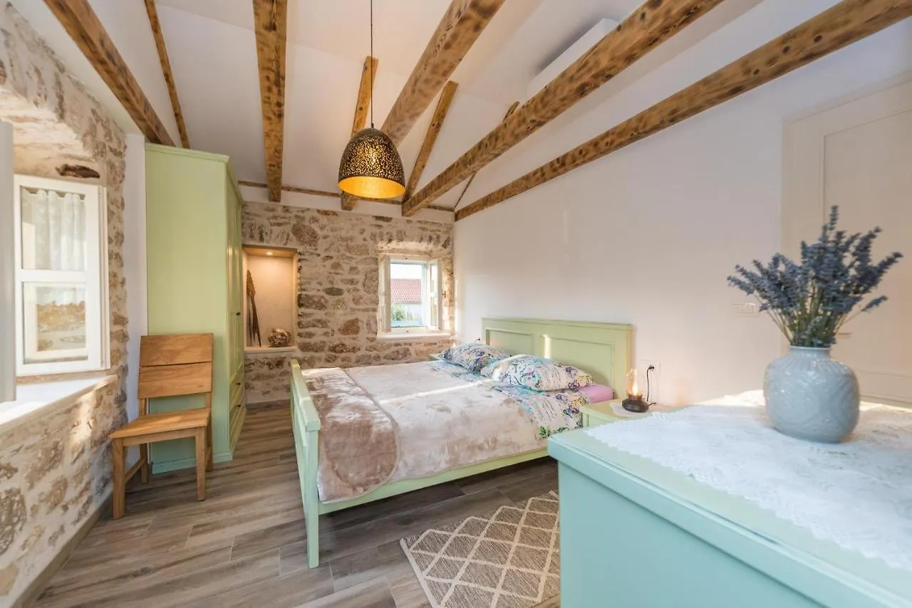 Holiday Home Lipa Nasa Nevidane
