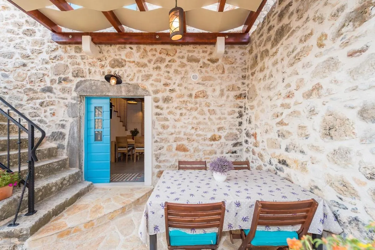Holiday Home Lipa Nasa Nevidane 0*,