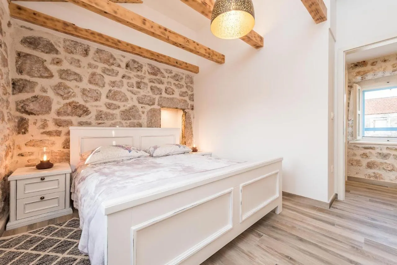 Holiday Home Lipa Nasa Nevidane Croatia